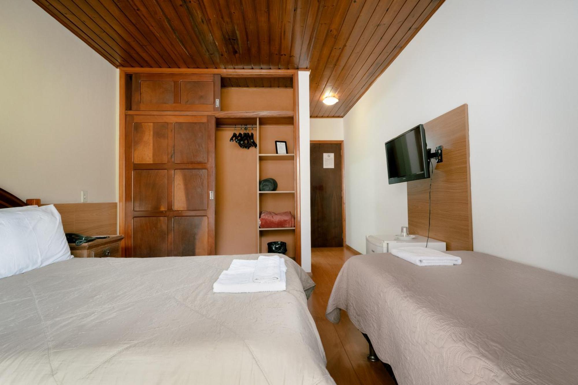 Hotel Geneve - 2Km Do Capivari Campos do Jordão Habitación foto