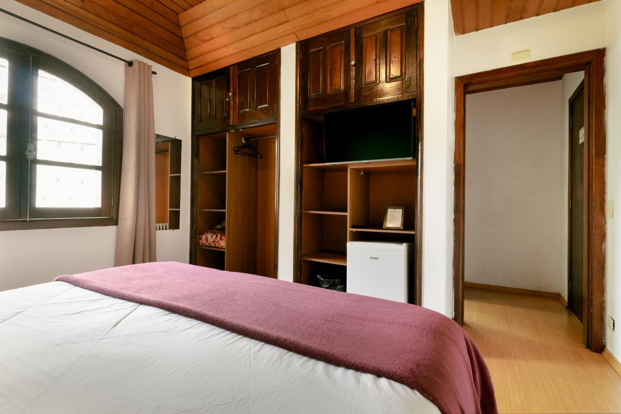Hotel Geneve - 2Km Do Capivari Campos do Jordão Habitación foto
